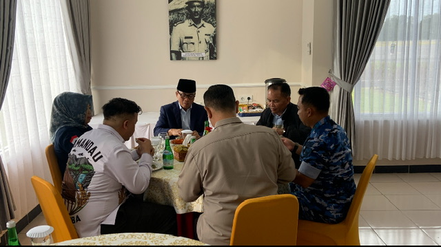 Kunker ke Kalteng, Mendes PDTT Disambut Gubernur