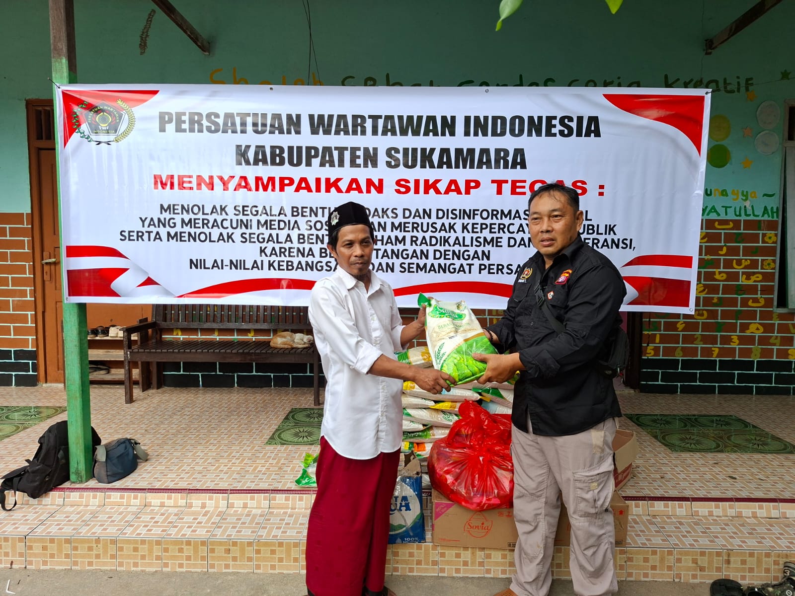 Peringati HUT RI ke-80, PWI Sukamara Anjangsana ke Panti Asuhan dan Ajak Masyarakat Perangi Hoaks, Disinformasi Serta Intoleransi