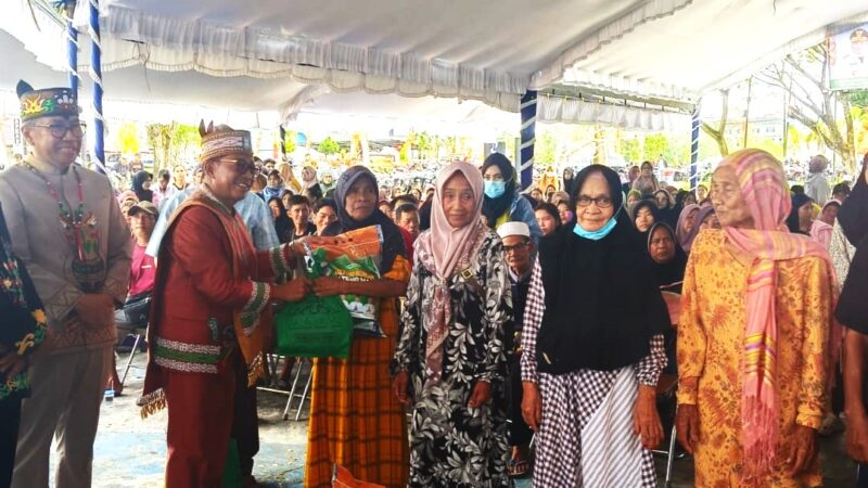 Pemprov Kalteng dan Pemkab Mura Salurkan Ribuan Paket Sembako Gratis