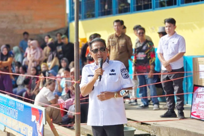 Hadiri Pertandingan Voly Putri Tingkat Kecamatan Laung Tuhup, Bupati Mura Disambut Hangat Warga Masyarakat