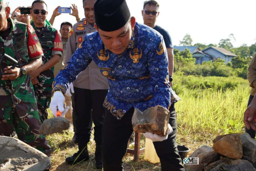 Wagub Mura Lakukan Peletakan Batu Pertama Pembangunan Koperasi Merah Putih