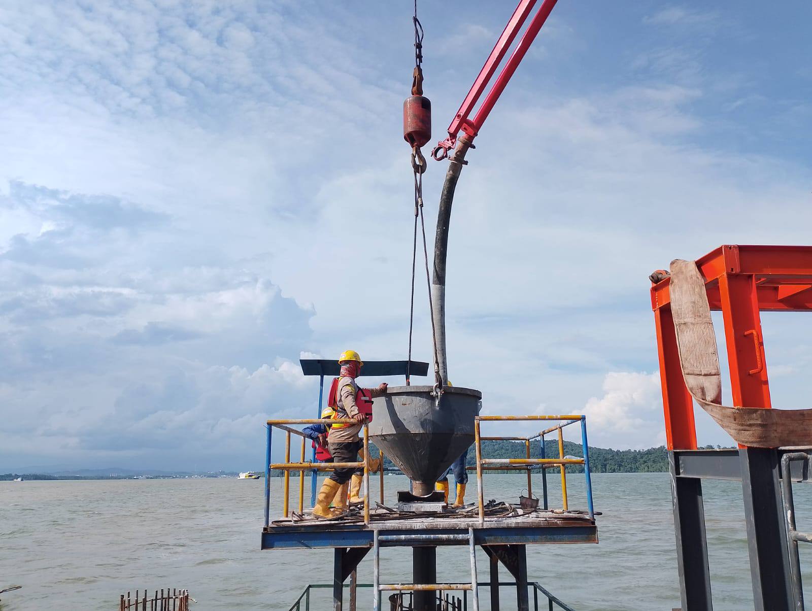 Pemprov Kalsel Komitmen Realisasikan Pembangunan Jembatan Pulau Laut