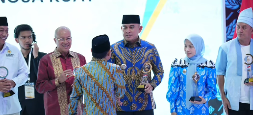 Bupati Rahmat Trianto Terima Penghargaan SIWO Award 2026