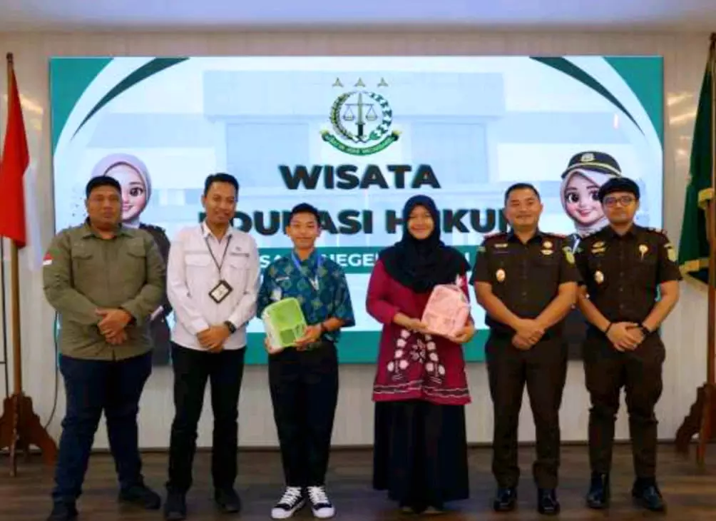 Kajari Sebut Melalui Program JMS Ajak Siswa SMP se-Tanah Laut Mengenal Dunia Penegakan Hukum