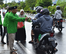 Kebersamaan di Bulan Ramadhan, DPC PKB Kapuas Berbagi Ratusan Takjil