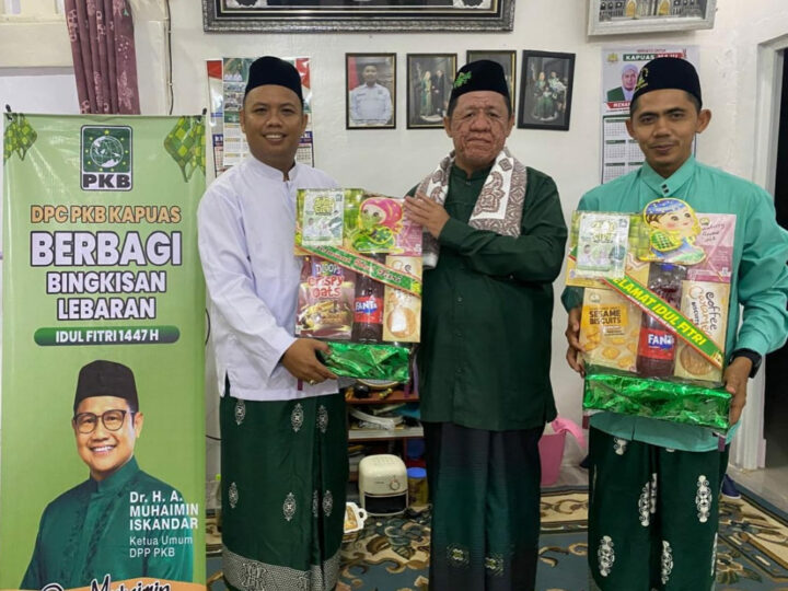 Ketua DPC PKB Kapuas Sebut Pembagian Bingkisan Lebaran Bentuk Komitmen Partai Dekat Bersama Rakyat