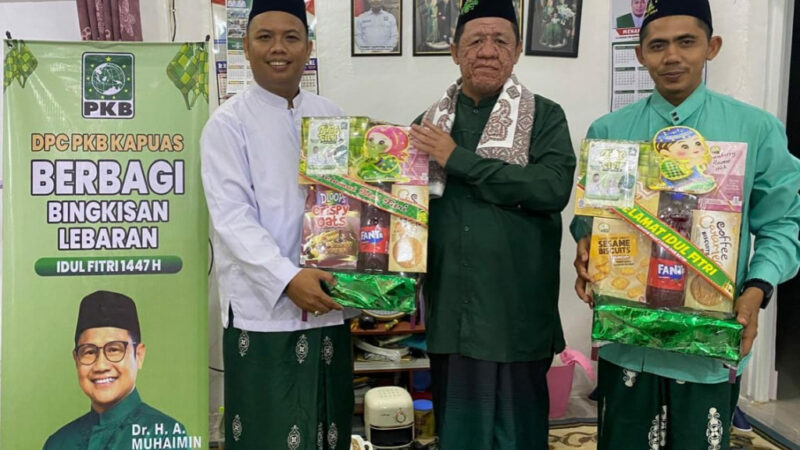 Ketua DPC PKB Kapuas Sebut Pembagian Bingkisan Lebaran Bentuk Komitmen Partai Dekat Bersama Rakyat