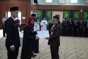 Pemprov Kalsel Serahkan SK CPNS dan Lantik Pejabat Fungsional