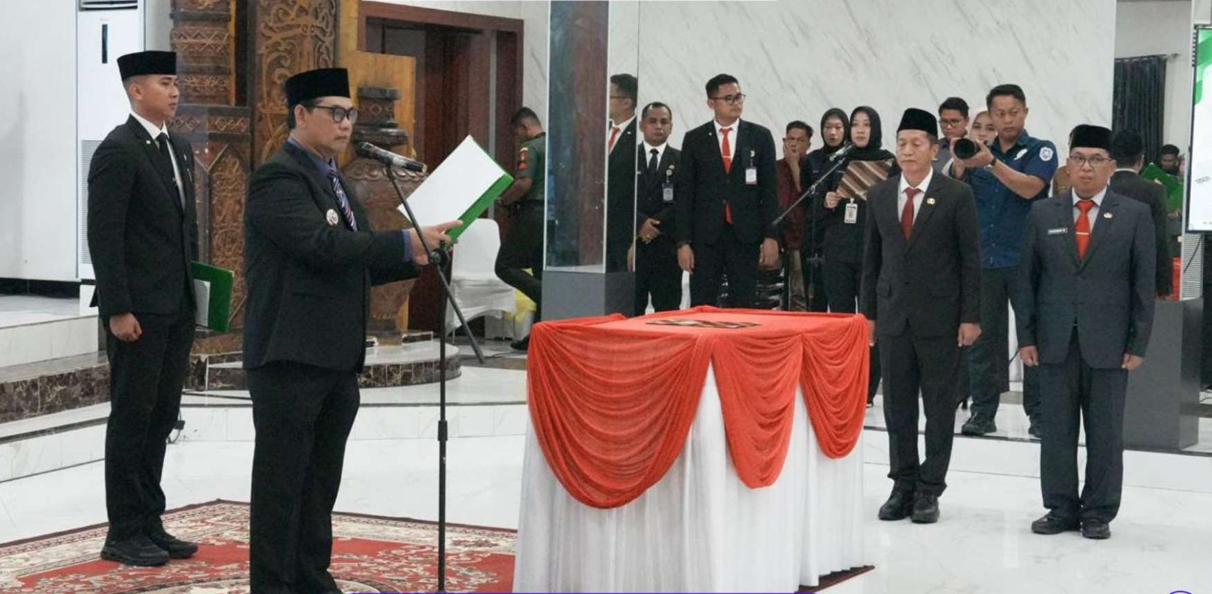 Bupati H Shalahuddin Lantik Puluhan Pejabat Pemkab Barut