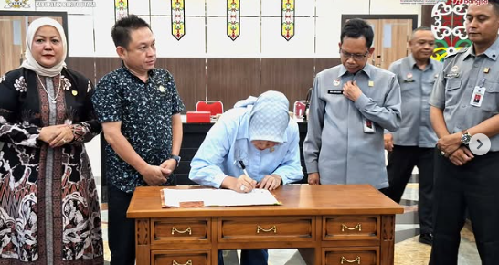 DPRD Barut-Kanwil Kemenkum Kalteng Teken MoU Pembentukan Produk Hukum Daerah