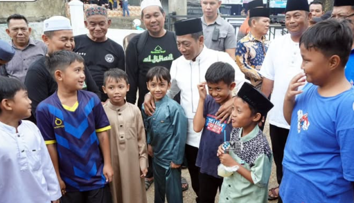 Bupati Heriyus Pantau Pembagian Hewan Qurban di Sejumlah Masjid Puruk Cahu