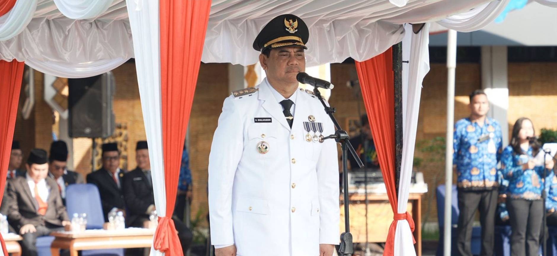 Bupati H. Shalahuddin Pimpin Upacara Hari Otonomi Daerah di Halaman Kantor Bupati