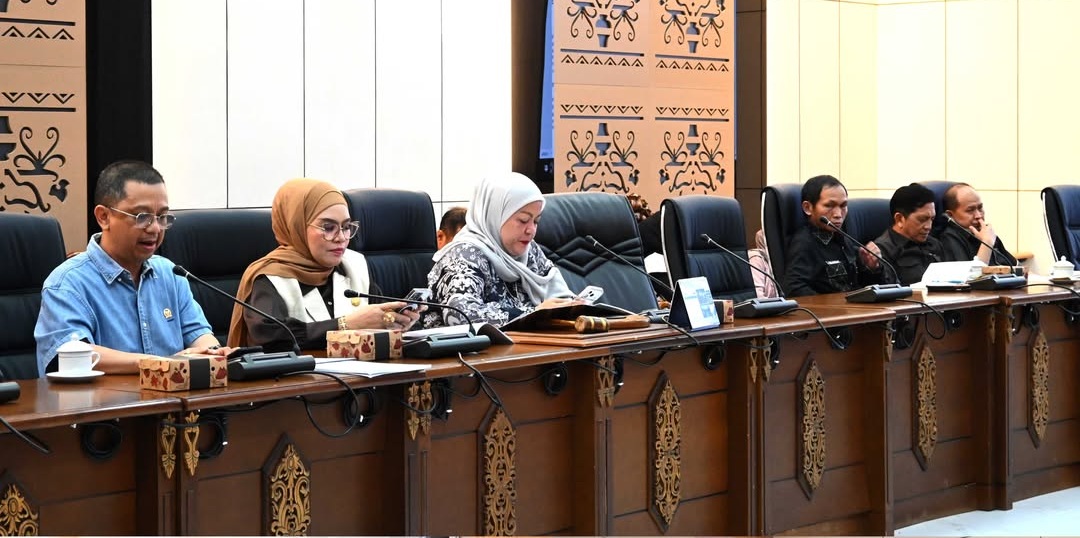 Dewan  Bersama Pemkab Barut Setujui Dua Raperda
