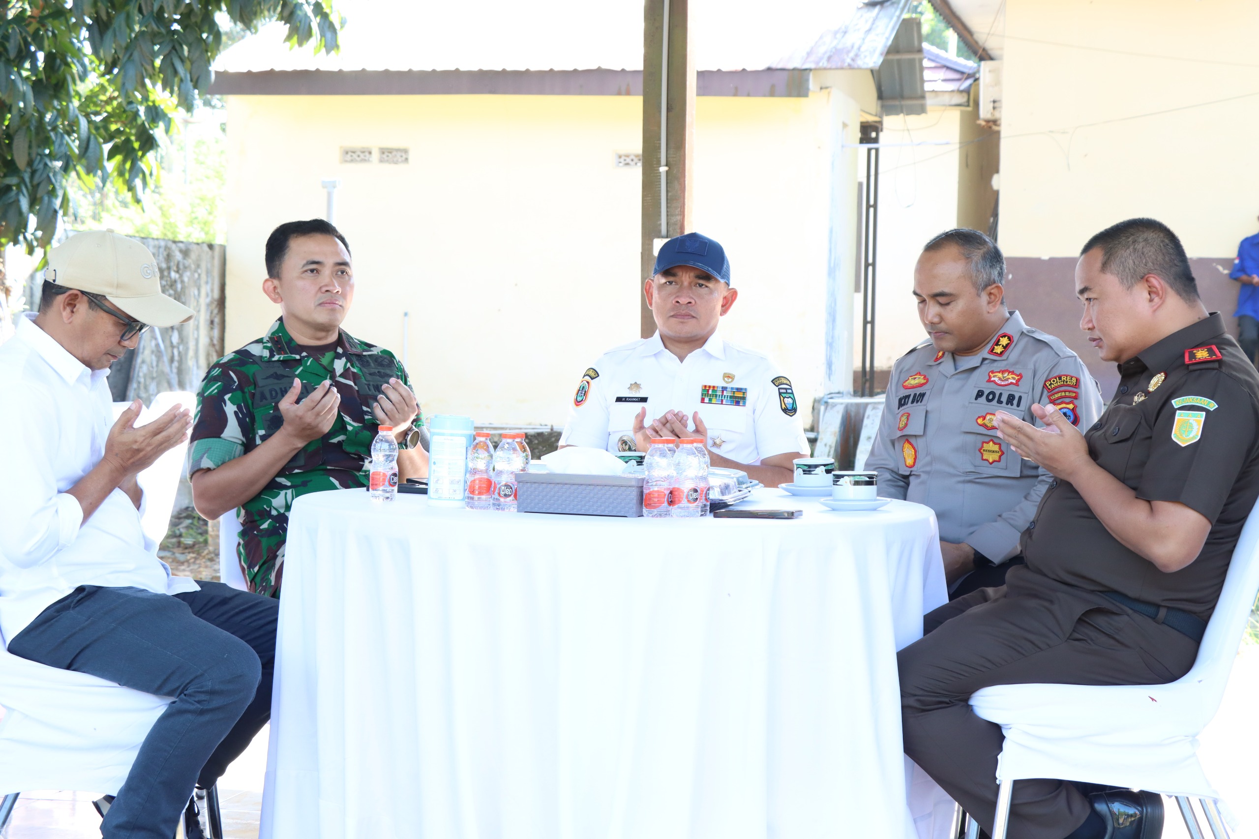 Pererat Silaturahmi dan Perkuat Sinergitas, Polres Tanah Laut Gelar Coffee Morning dan Latihan Menembak Bersama Forkopimda