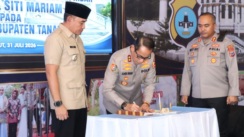 Waka Lemdiklat Polri Serahkan Hibah Masjid Hj Siti Mariam ke Pemkab Tanah Laut