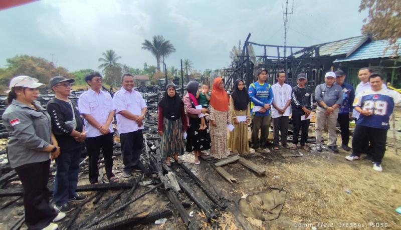 KADIN Kapuas Bantu Warga Korban Kebakaran di Palingkau Lama