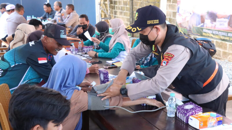 Peduli Kesehatan Warga, Polres Bersama Dinkes Tanah Laut Gelar Bakti Kesehatan Terdampak Kabut Asap