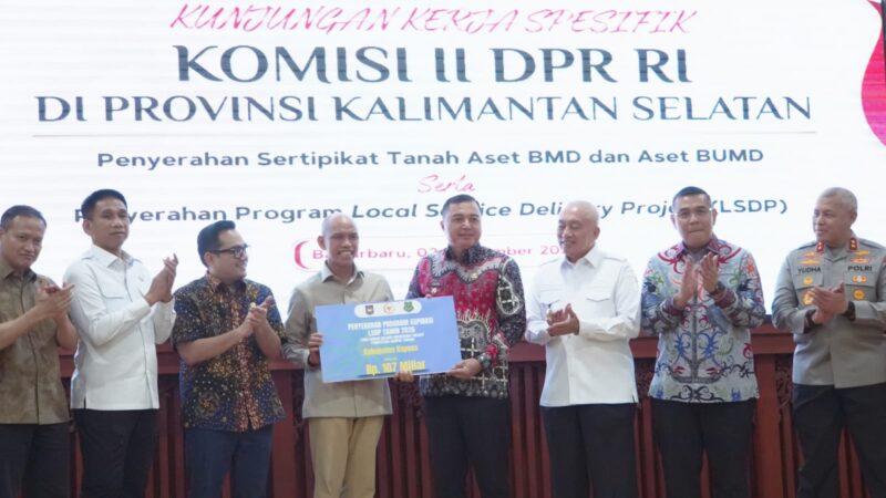 Komisi II DPR-RI Serahkan Bantuan LSDP Senilai Rp107 Miliar ke Kabupaten Kapuas
